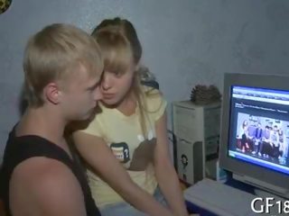 Це зіпсована правової вік школярка hotty